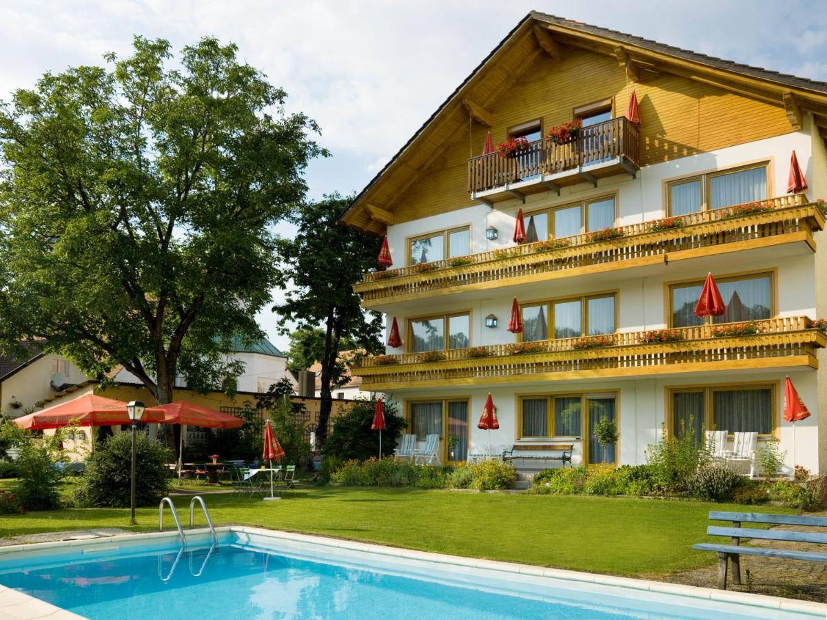 Landgasthof Moser & Restaurant Bootshaus Windorf  Exterior photo