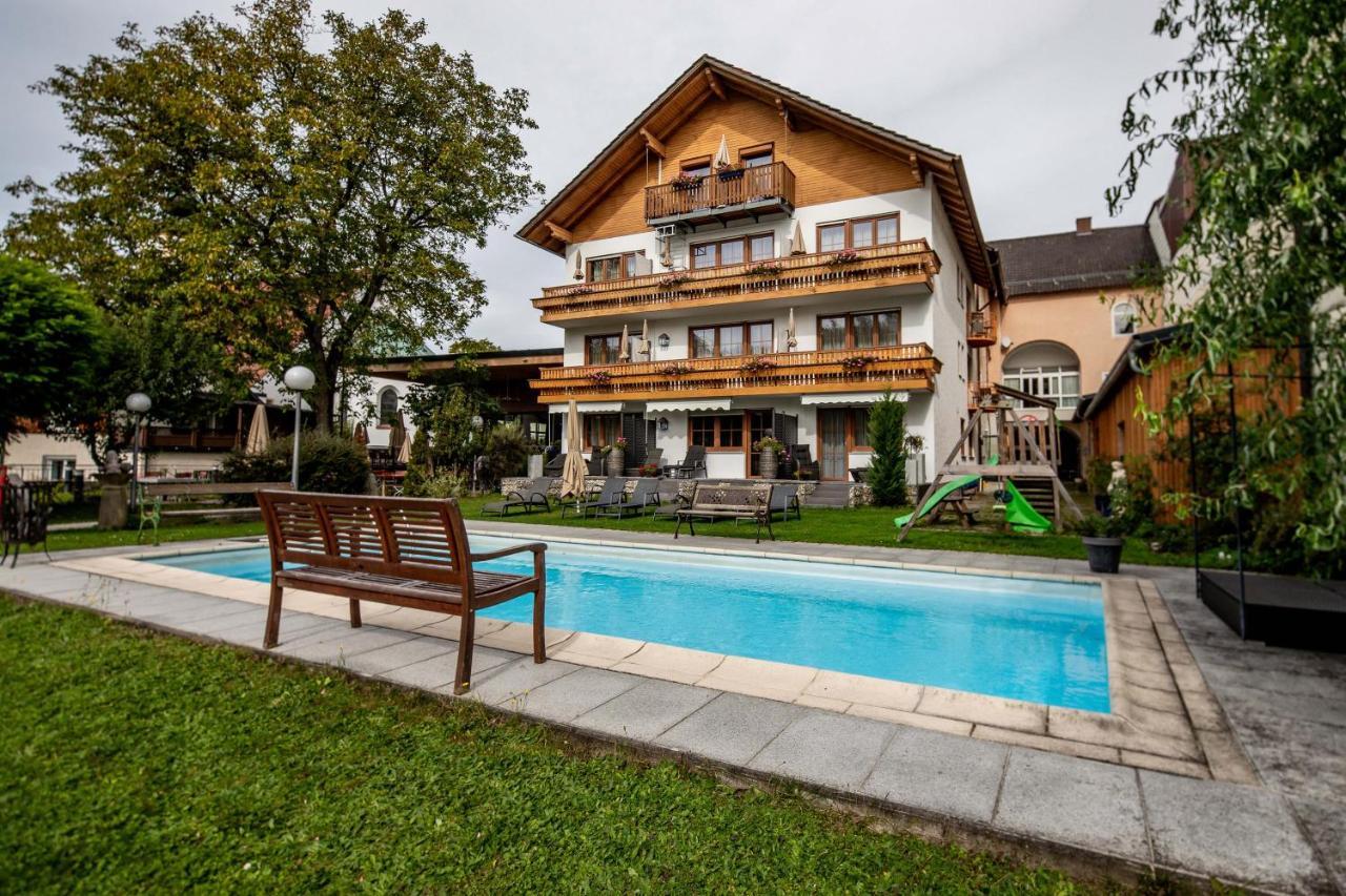 Landgasthof Moser & Restaurant Bootshaus Windorf  Exterior photo