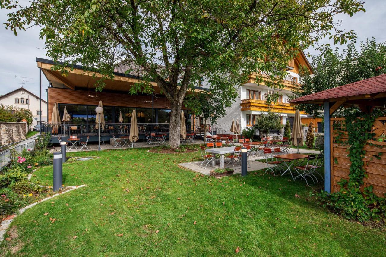 Landgasthof Moser & Restaurant Bootshaus Windorf  Exterior photo